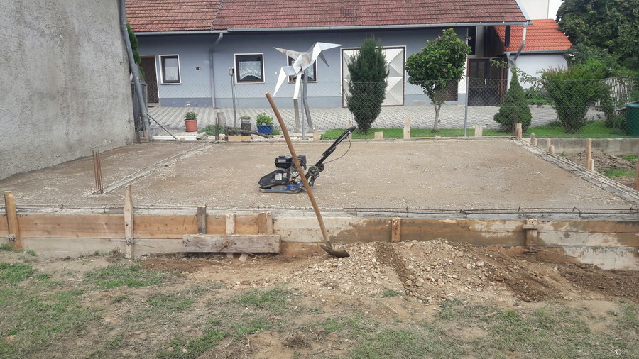 Garaža Mlakar, Podturen